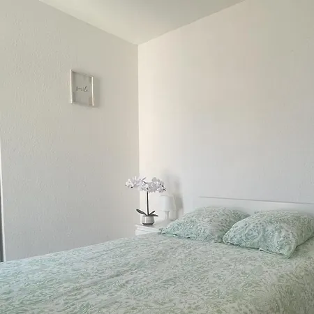 T4 With Balcony Near Downtown *