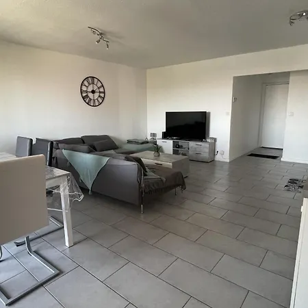 T4 With Balcony Near Downtown