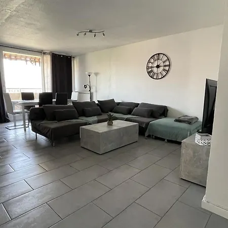Apartament T4 With Balcony Near Downtown *
