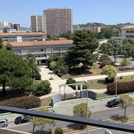 T4 With Balcony Near Downtown Apartament Tulon